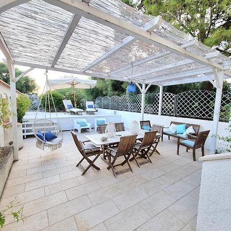 Vista Mare Su Tre Piani Con Giardino Villa Falerna Bagian luar foto