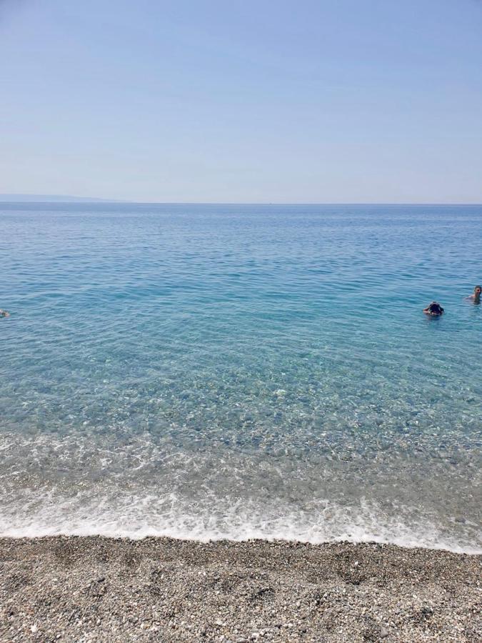 Vista Mare Su Tre Piani Con Giardino Villa Falerna Bagian luar foto