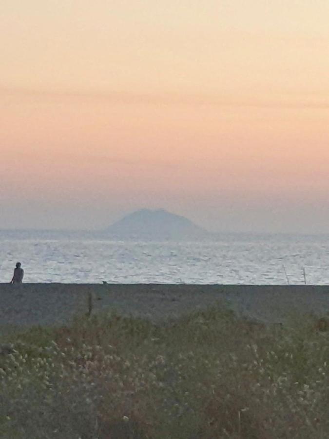Vista Mare Su Tre Piani Con Giardino Villa Falerna Bagian luar foto
