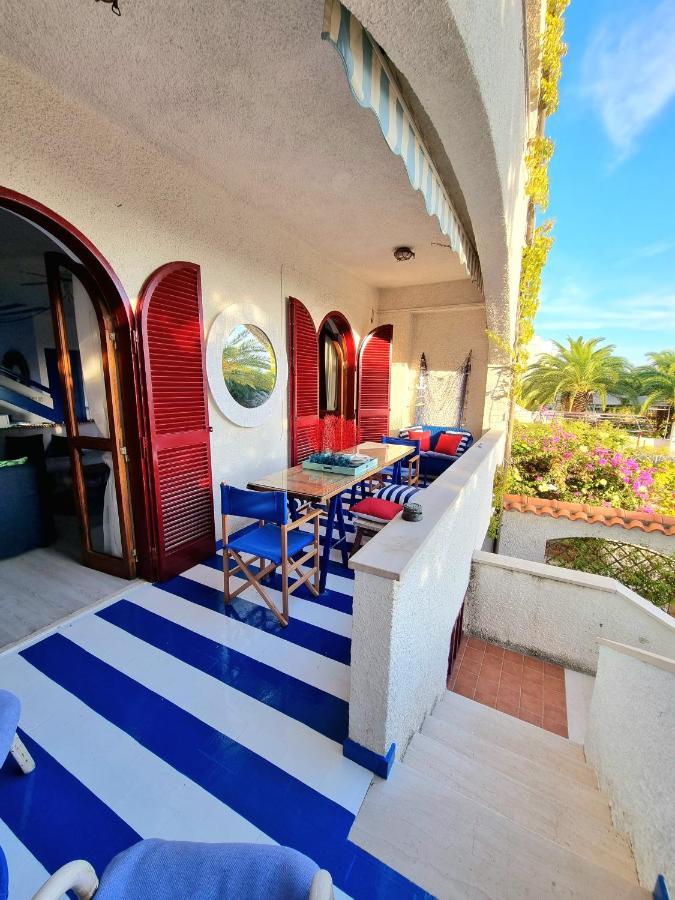 Vista Mare Su Tre Piani Con Giardino Villa Falerna Bagian luar foto