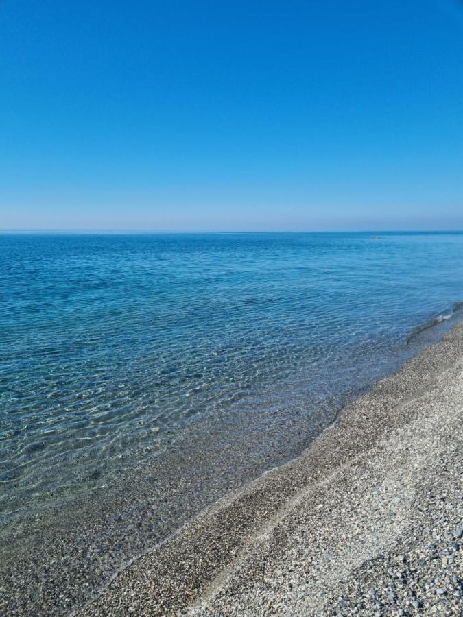 Vista Mare Su Tre Piani Con Giardino Villa Falerna Bagian luar foto